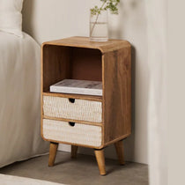 बिस्तर के निकट की टेबल