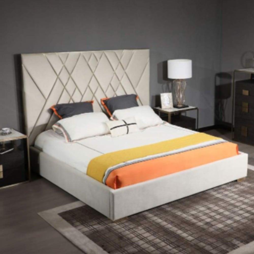 Glam velvet with a brushed brass design