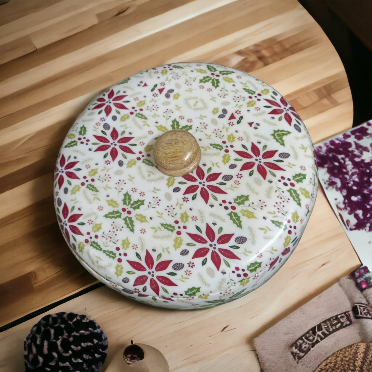 A floral acacia wood chapati box