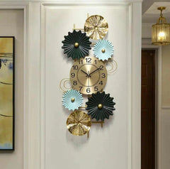 Close-up of Trimm Clock's minimalist hands and contrasting markers