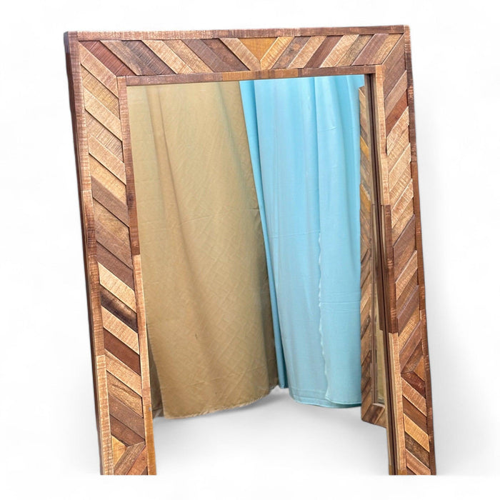 Wooden twist design mirror