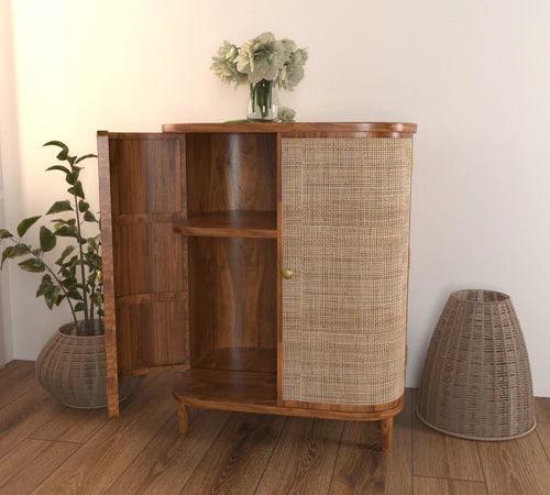 Spacious interior for decluttering
