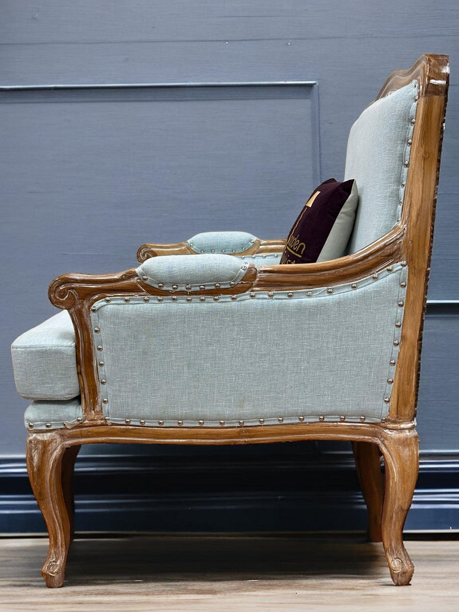 A Statement Seat for Living Rooms