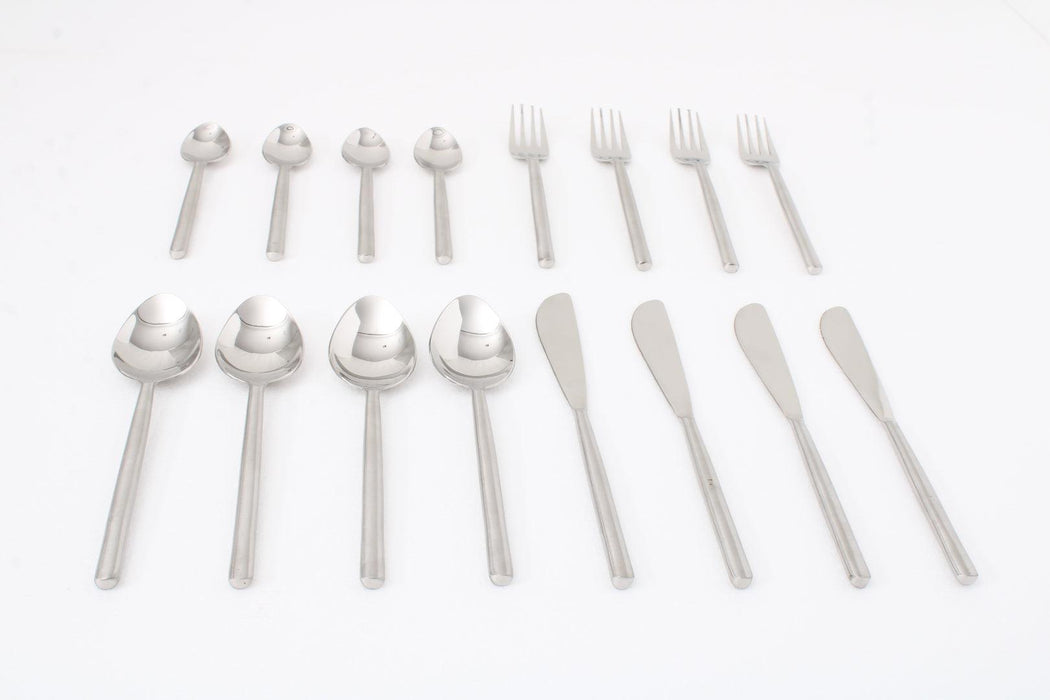 Silver flatware with reflections design
