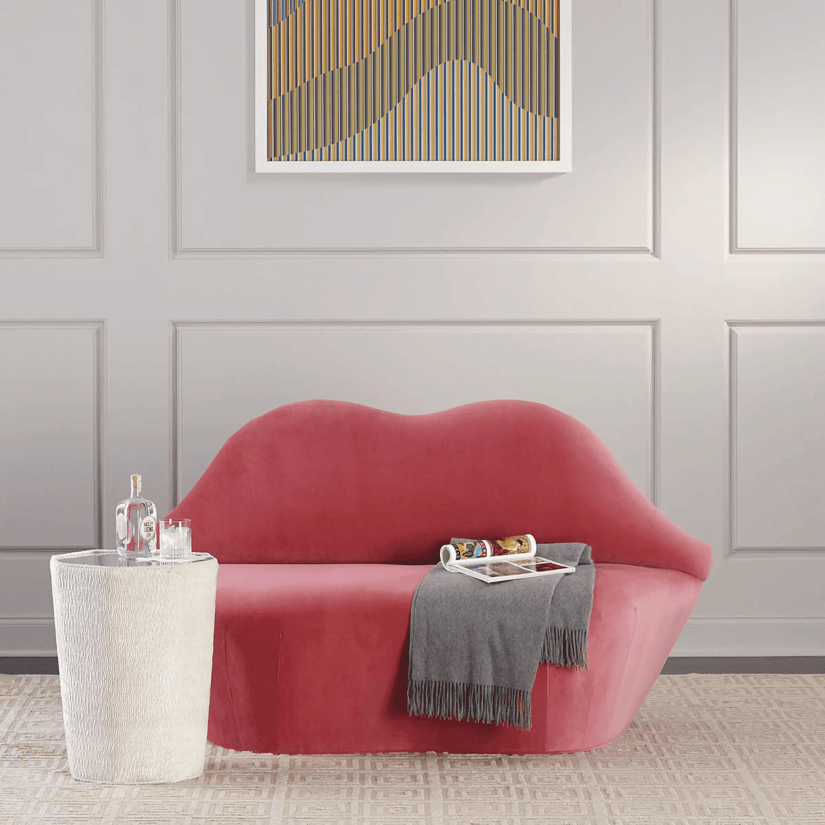 Elegant Silhouette Lip Bench