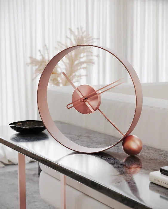 Minimalist tabletop clock 