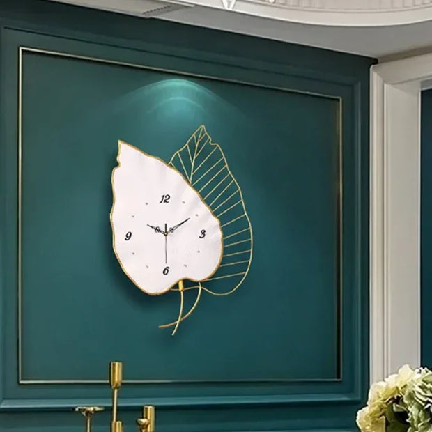  Nature-themed wall clock 