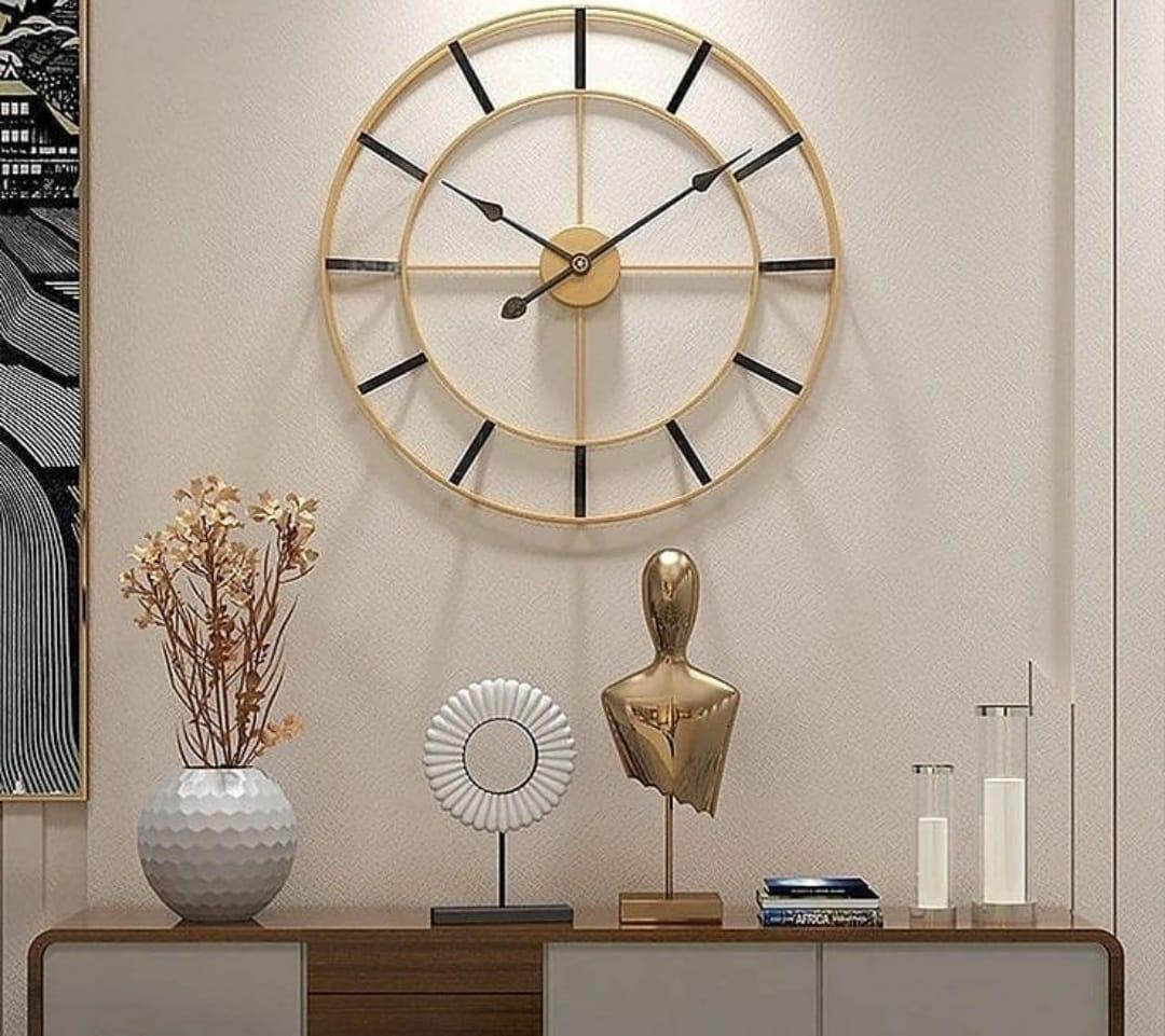 Timeless elegance in gold and black