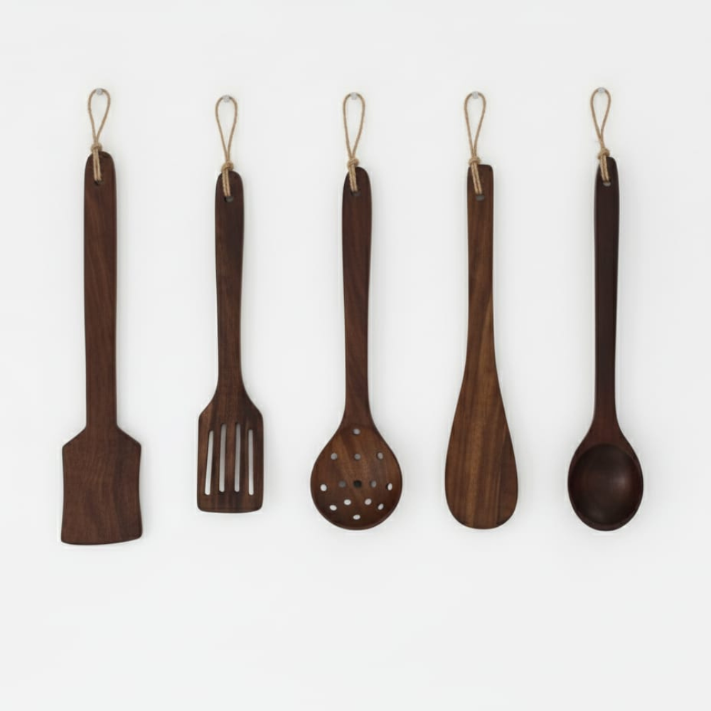 A 5-piece wooden set for daily cooking