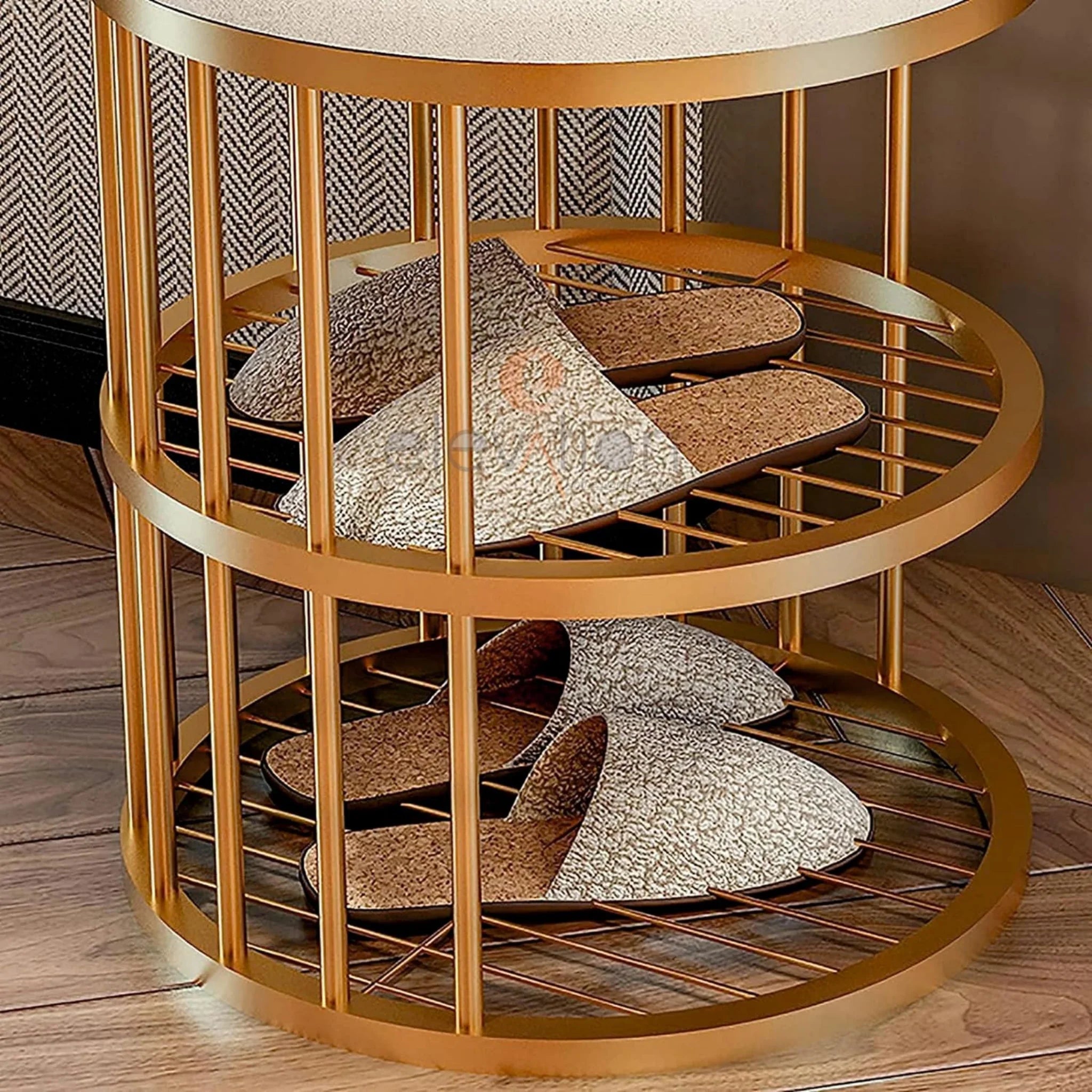 Sturdy gold round rack