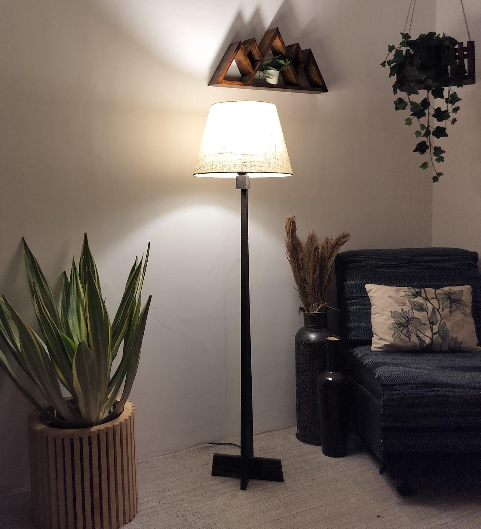 Conical floor lamp