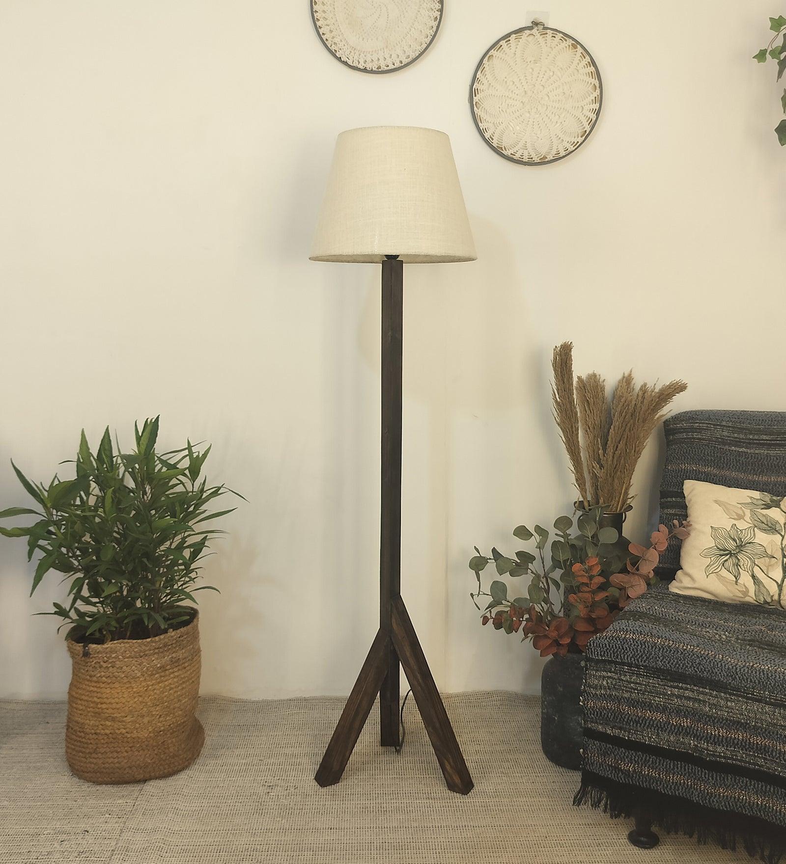 Space-saving floor lamp