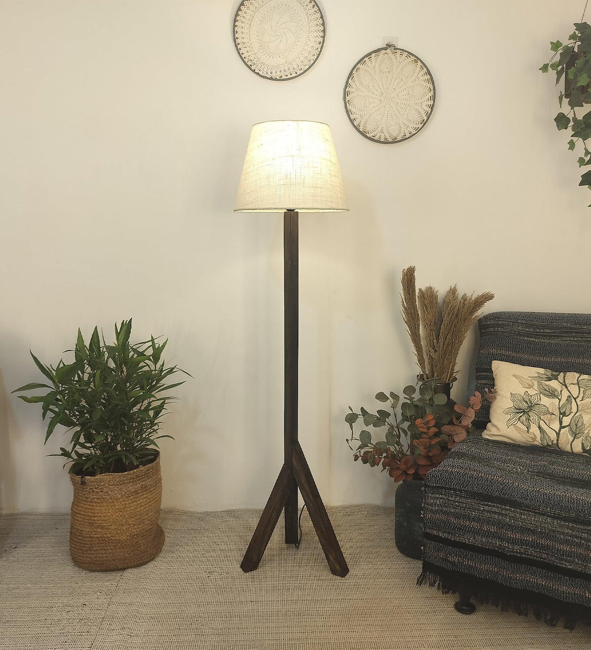 Modern floor lamp