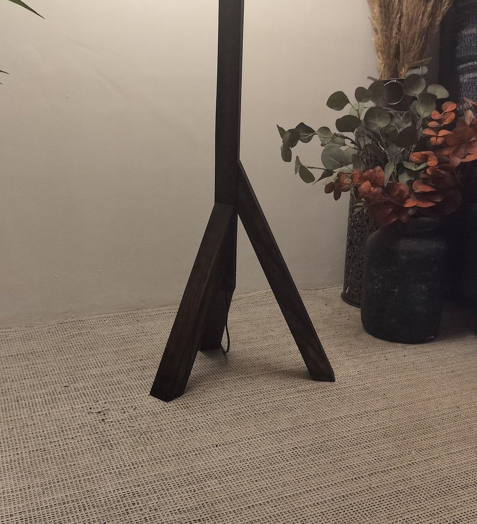 Shelf floor lamp