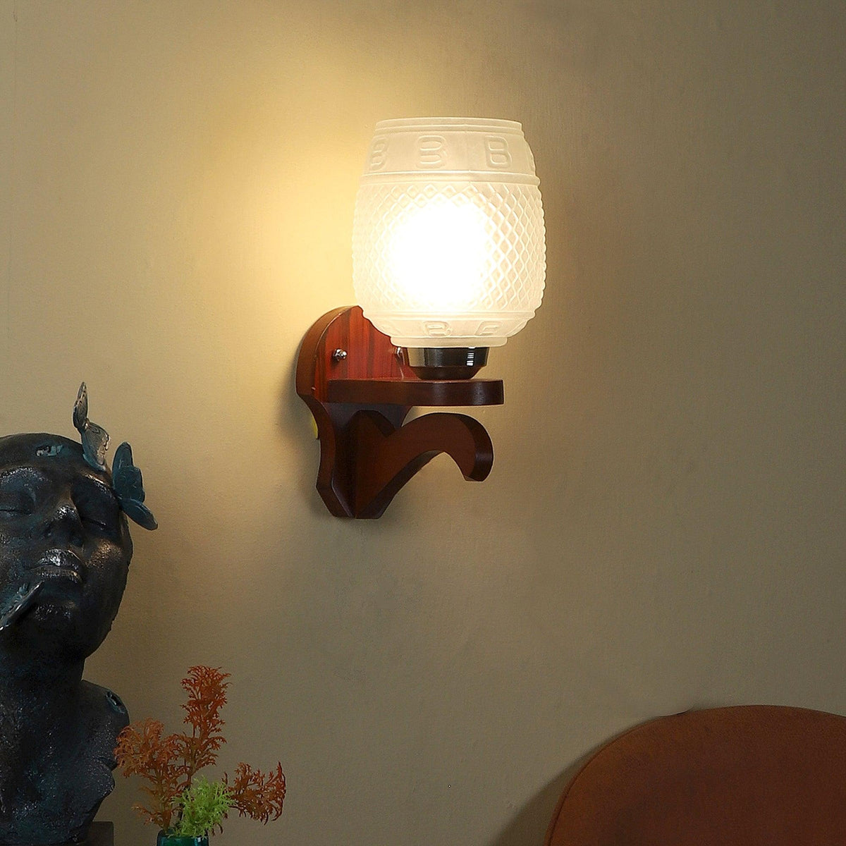 Stylish & Classy Brown Wood Wall Light - WoodenTwist