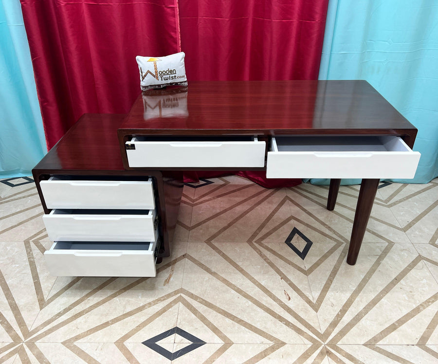 Roomy Desk Proportions