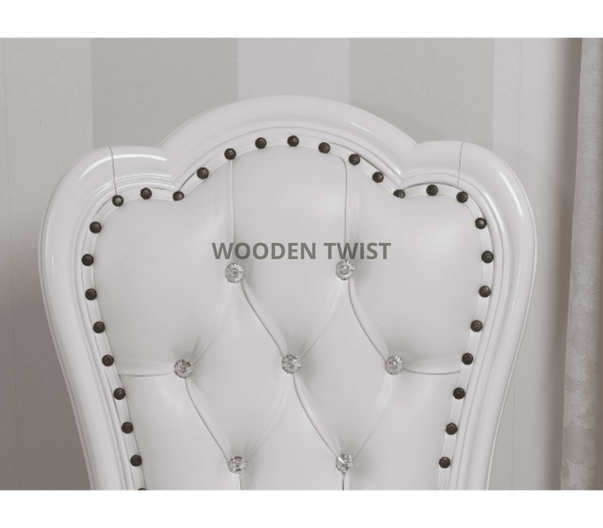 Kreslo Teak Wood Tufted Accent Chair for Living Room (White) - lifestyle setting