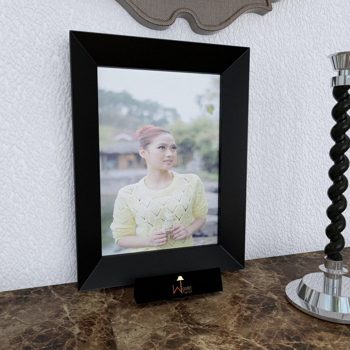 A Frame That Puts Your Photos First